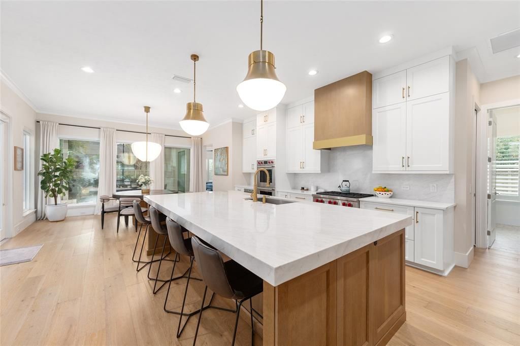 Activo con contrato: $1,399,900 (4 camas, 4 baños, 3575 Pies cuadrados)