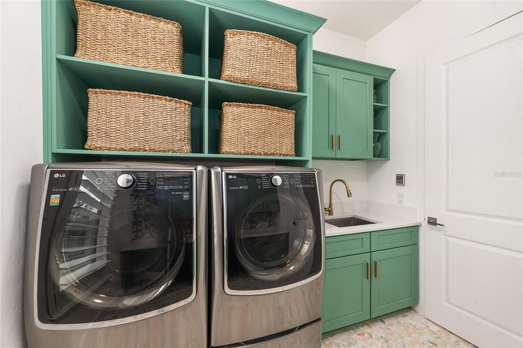 Activo con contrato: $1,399,900 (4 camas, 4 baños, 3575 Pies cuadrados)