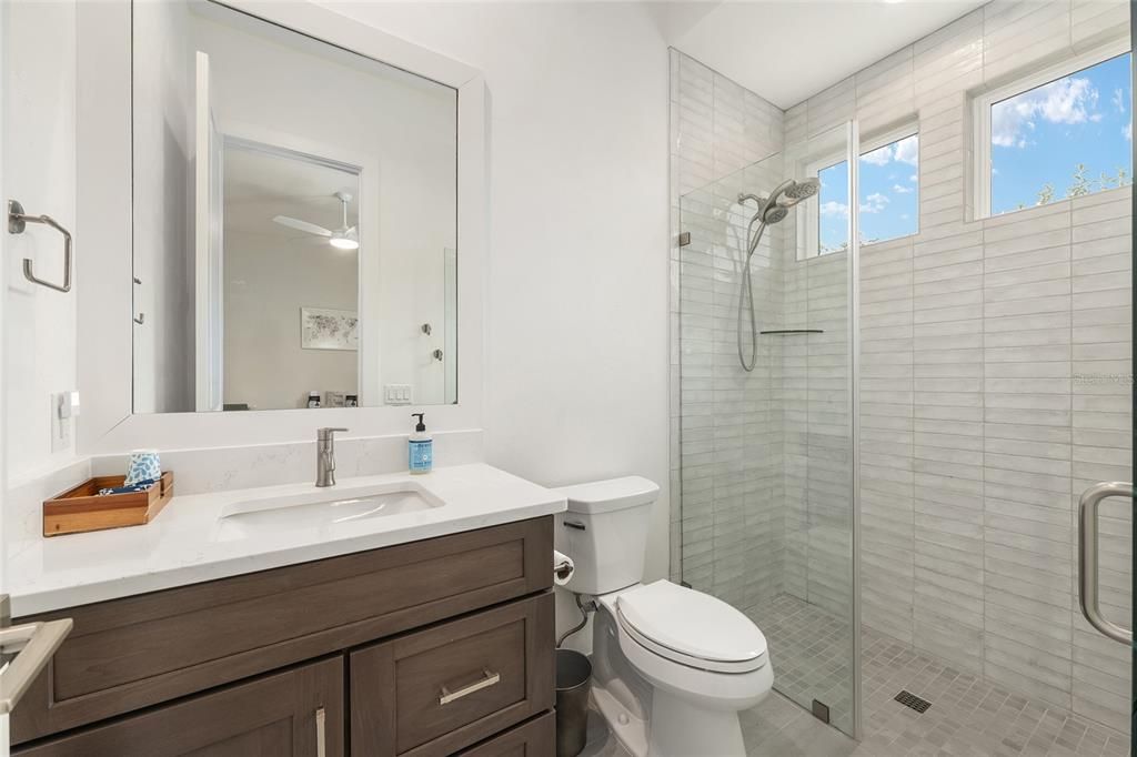 Activo con contrato: $1,399,900 (4 camas, 4 baños, 3575 Pies cuadrados)