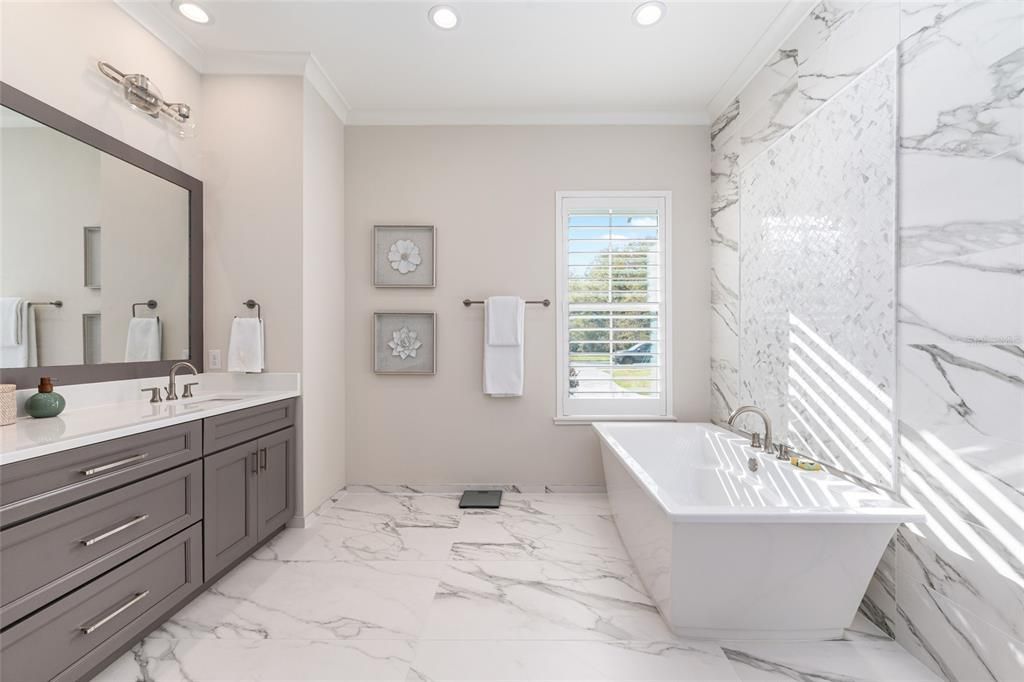 Activo con contrato: $1,399,900 (4 camas, 4 baños, 3575 Pies cuadrados)