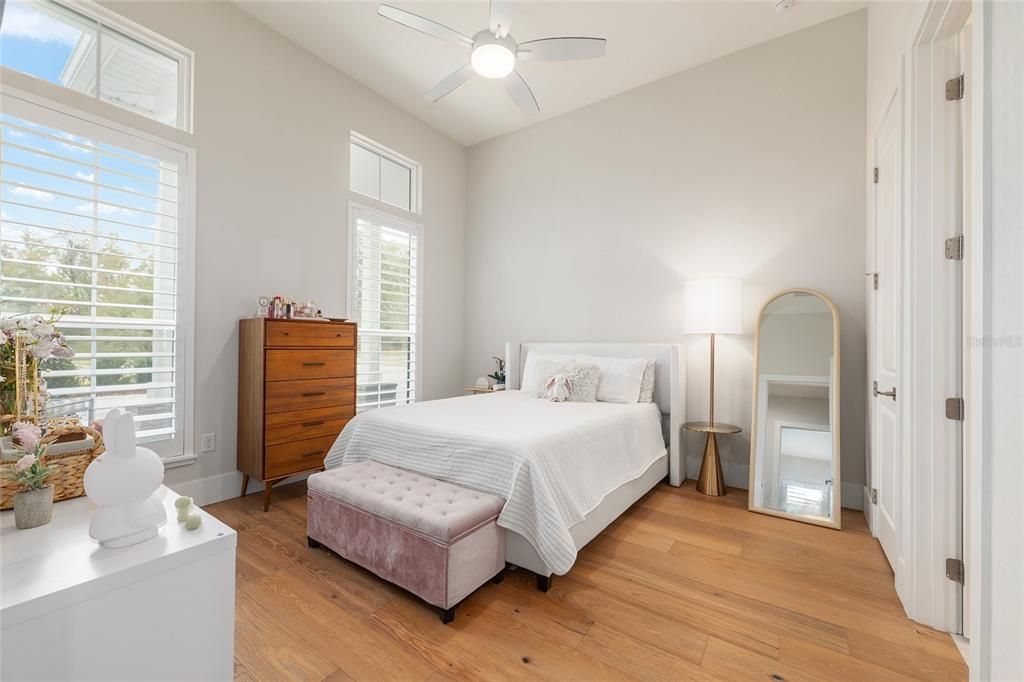 Activo con contrato: $1,399,900 (4 camas, 4 baños, 3575 Pies cuadrados)