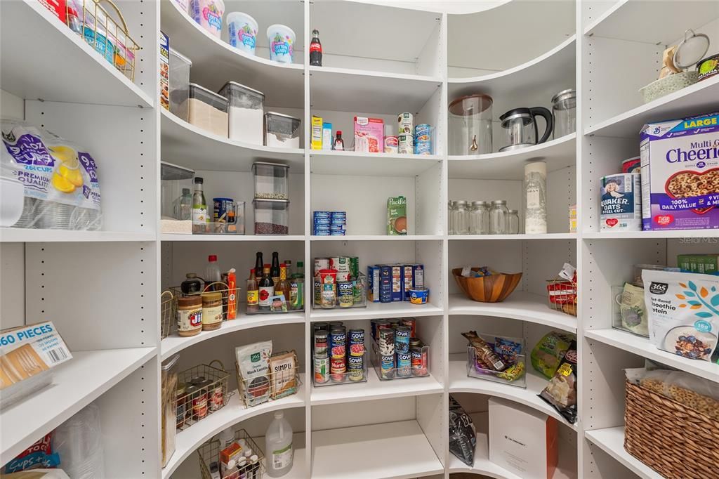 Activo con contrato: $1,399,900 (4 camas, 4 baños, 3575 Pies cuadrados)