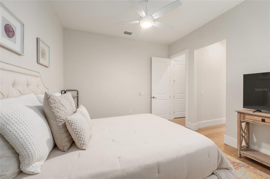 Activo con contrato: $1,399,900 (4 camas, 4 baños, 3575 Pies cuadrados)