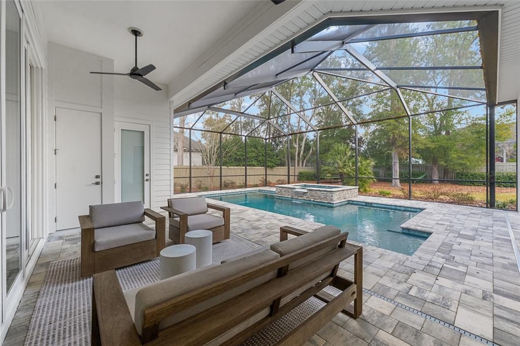 Activo con contrato: $1,399,900 (4 camas, 4 baños, 3575 Pies cuadrados)