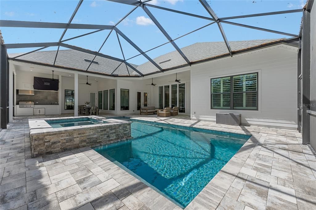 Activo con contrato: $1,399,900 (4 camas, 4 baños, 3575 Pies cuadrados)