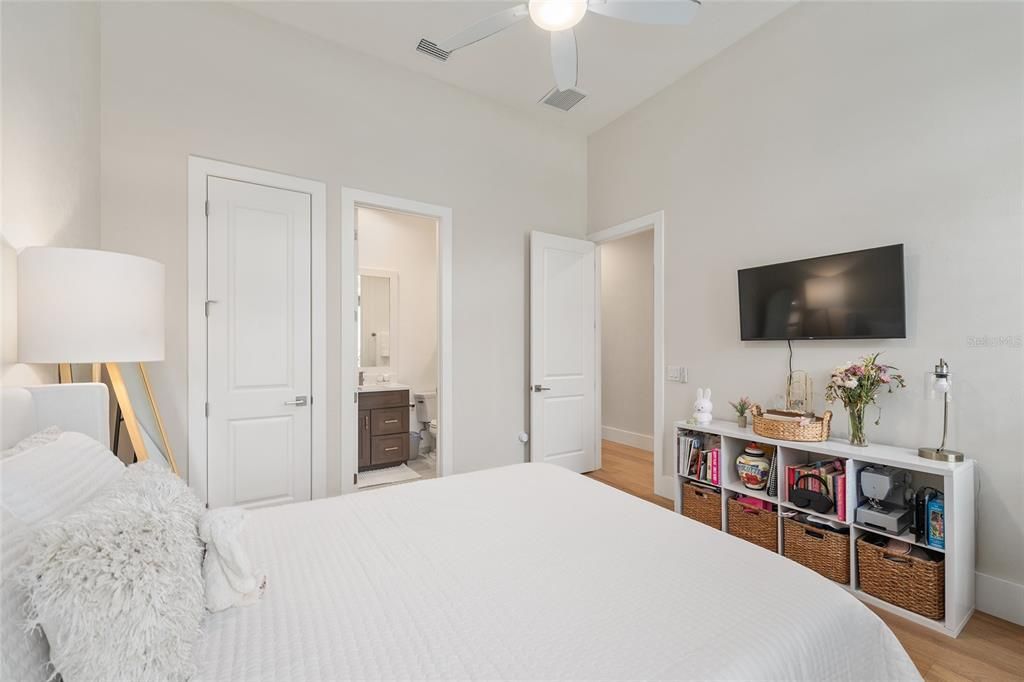 Activo con contrato: $1,399,900 (4 camas, 4 baños, 3575 Pies cuadrados)