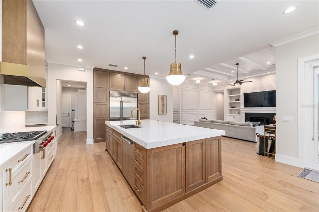 Activo con contrato: $1,399,900 (4 camas, 4 baños, 3575 Pies cuadrados)