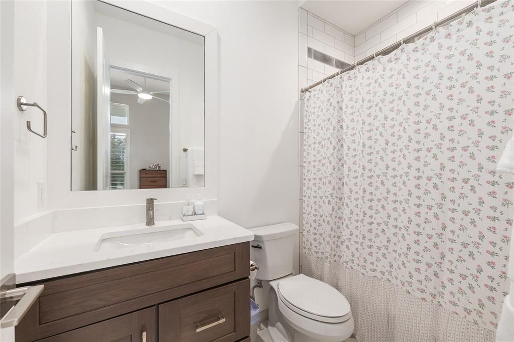 Activo con contrato: $1,399,900 (4 camas, 4 baños, 3575 Pies cuadrados)