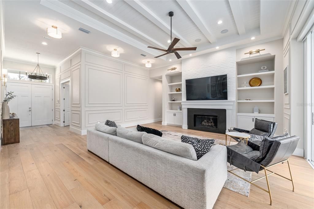 Activo con contrato: $1,399,900 (4 camas, 4 baños, 3575 Pies cuadrados)