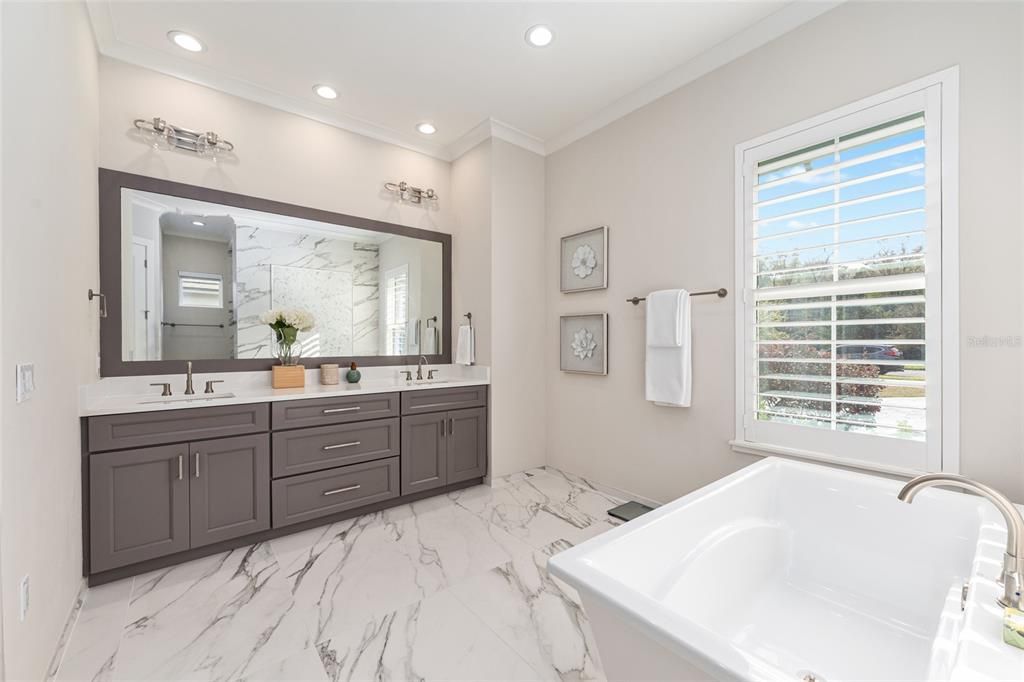 Activo con contrato: $1,399,900 (4 camas, 4 baños, 3575 Pies cuadrados)