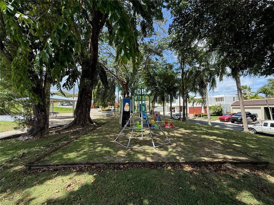 For Sale: $645,000 (4 beds, 5 baths, 2128 Square Feet)