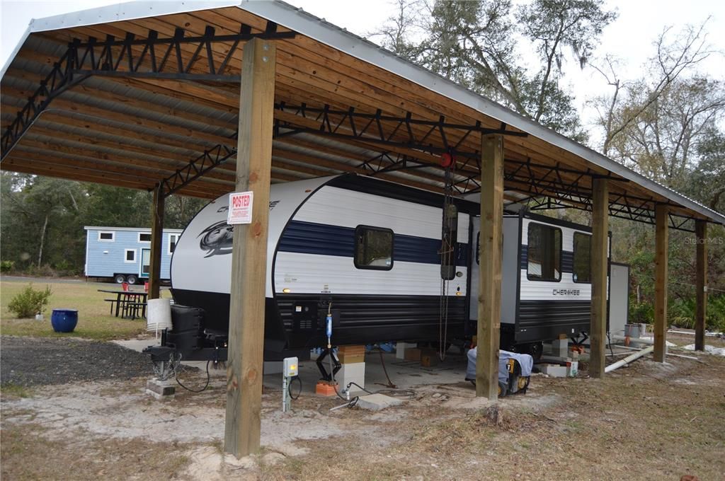 На продажу: $160,000 (5.17 acres)