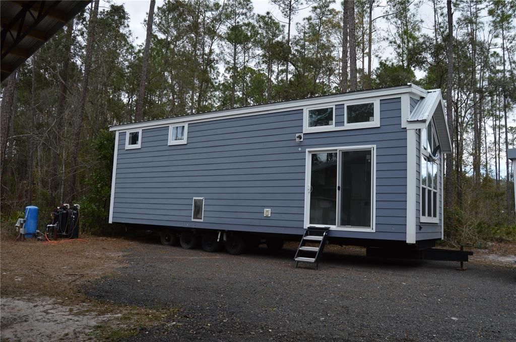 На продажу: $160,000 (5.17 acres)