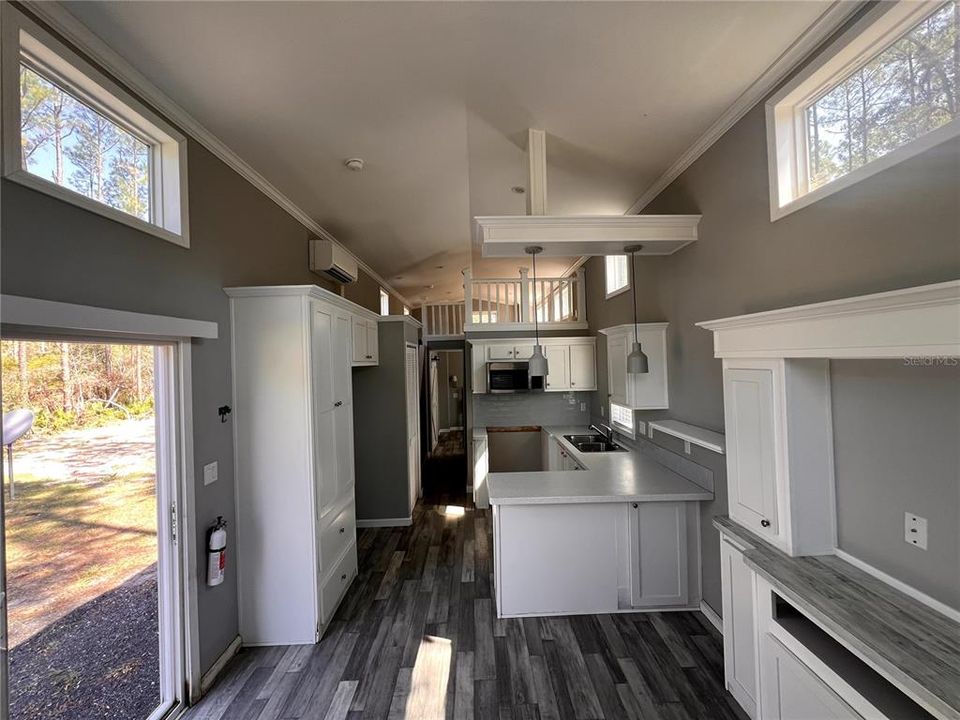 На продажу: $160,000 (5.17 acres)