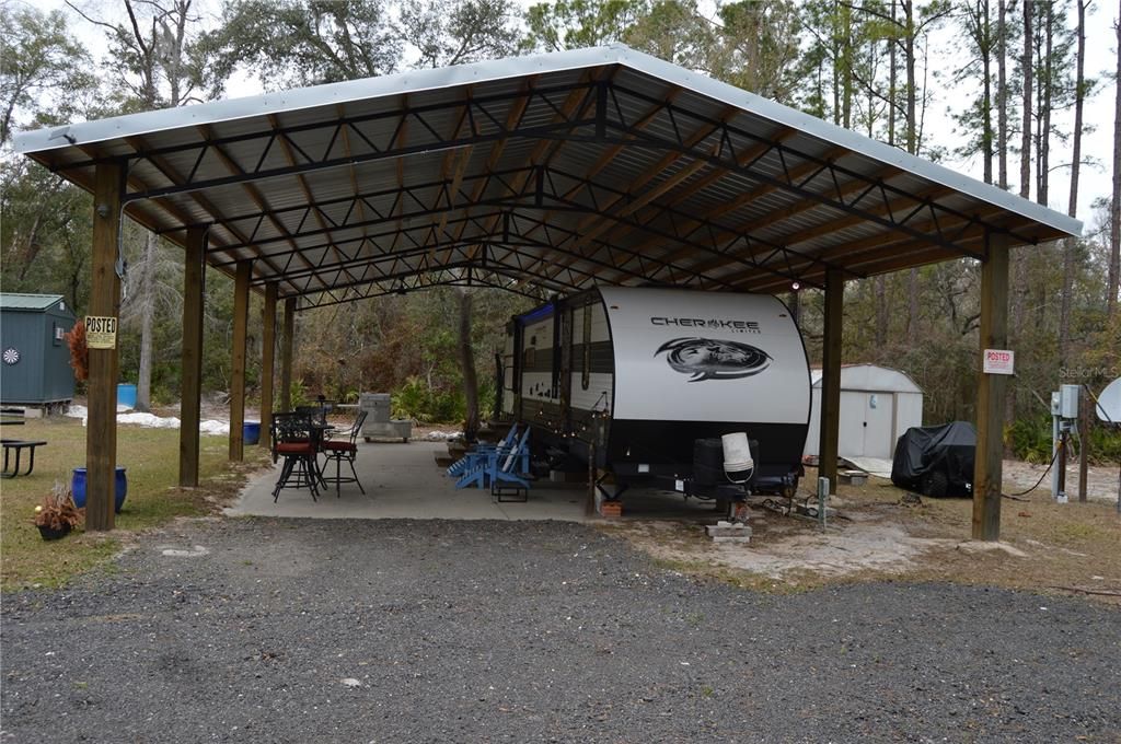 На продажу: $160,000 (5.17 acres)