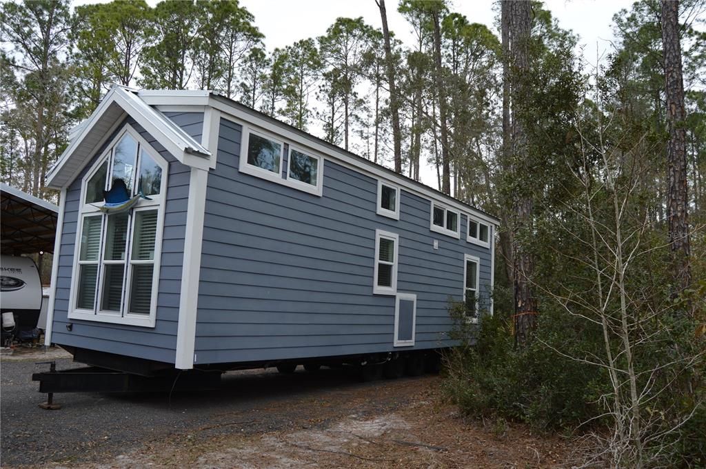 На продажу: $160,000 (5.17 acres)