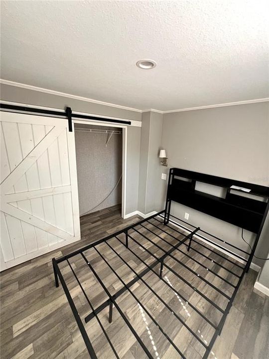 На продажу: $160,000 (5.17 acres)