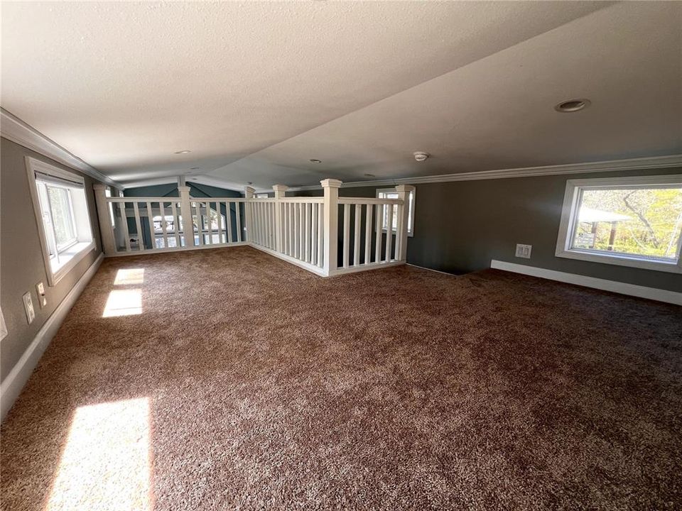 На продажу: $160,000 (5.17 acres)