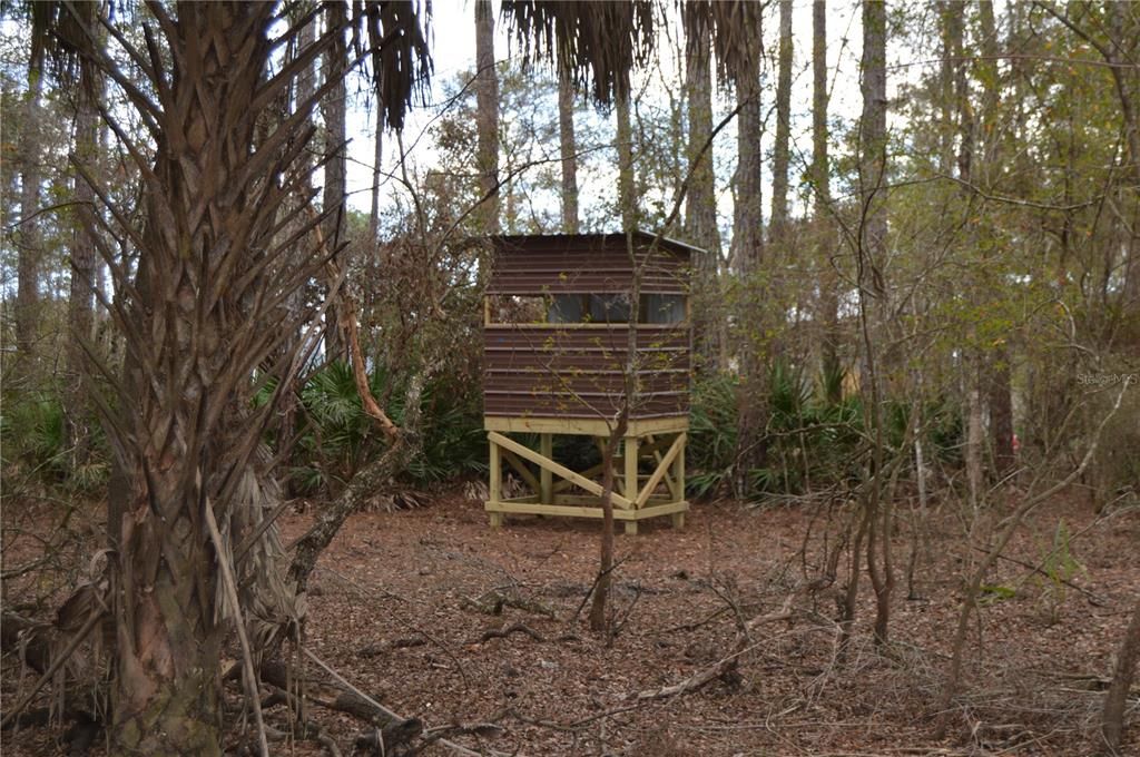 На продажу: $160,000 (5.17 acres)