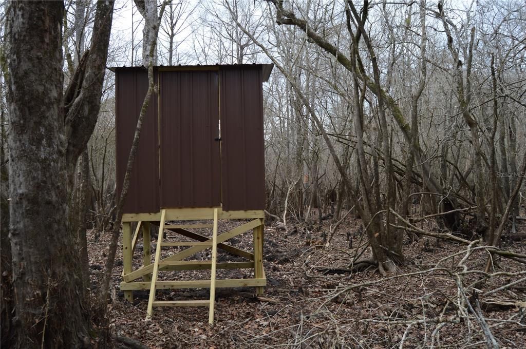На продажу: $160,000 (5.17 acres)