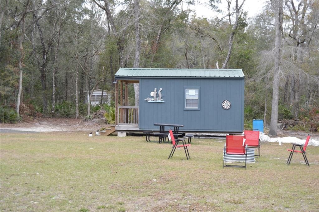 На продажу: $160,000 (5.17 acres)