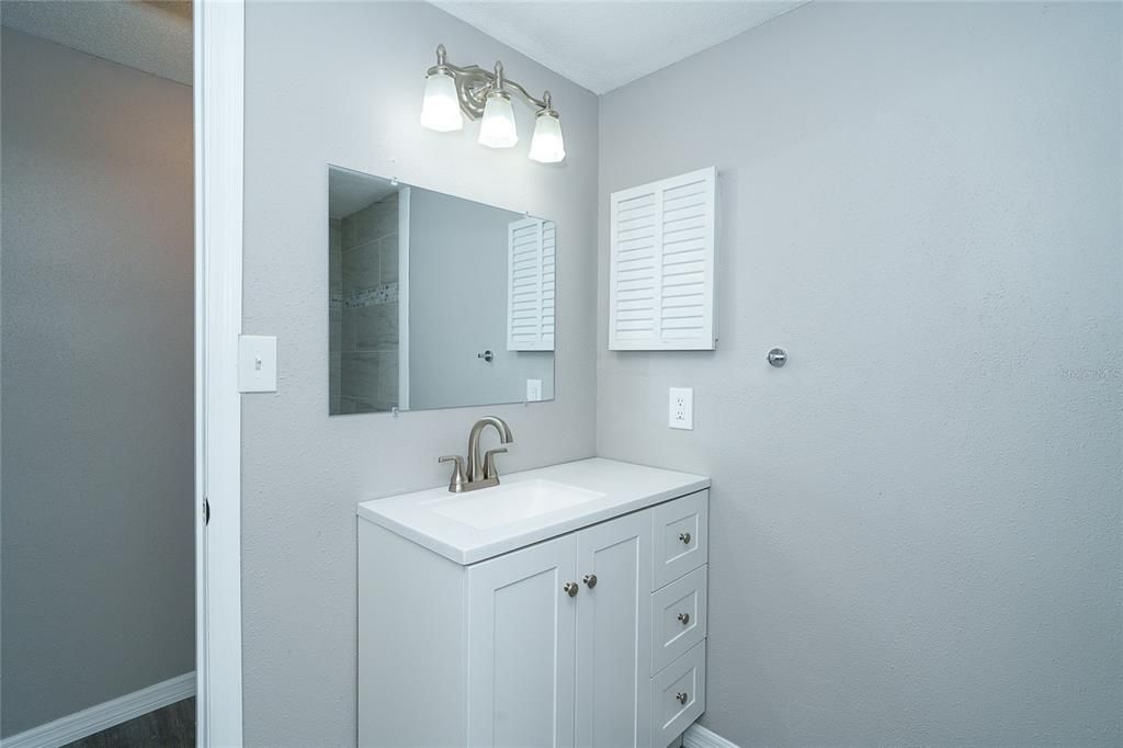 Под контрактом: $449,999 (2 спален, 2 ванн, 1086 Квадратных фут)