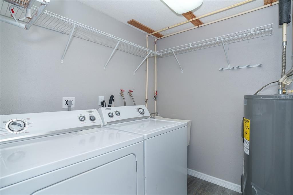 Под контрактом: $449,999 (2 спален, 2 ванн, 1086 Квадратных фут)