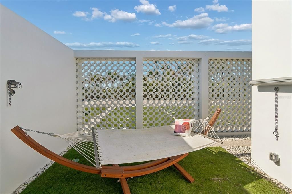 Active With Contract: $2,998,000 (4 beds, 3 baths, 4006 Square Feet)