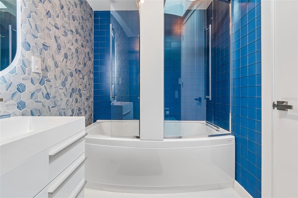 Active With Contract: $2,998,000 (4 beds, 3 baths, 4006 Square Feet)
