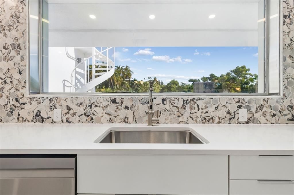 Active With Contract: $2,998,000 (4 beds, 3 baths, 4006 Square Feet)
