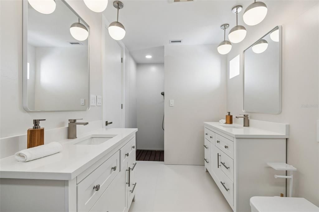 Active With Contract: $2,998,000 (4 beds, 3 baths, 4006 Square Feet)
