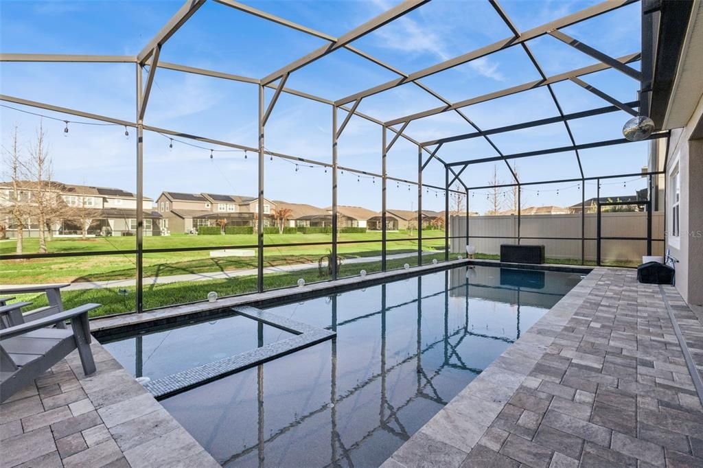 Activo con contrato: $1,099,000 (5 camas, 4 baños, 4661 Pies cuadrados)