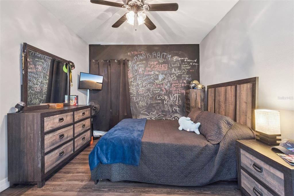 Activo con contrato: $1,099,000 (5 camas, 4 baños, 4661 Pies cuadrados)