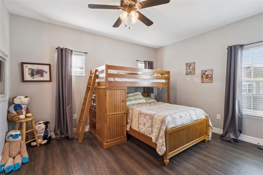 Activo con contrato: $1,099,000 (5 camas, 4 baños, 4661 Pies cuadrados)