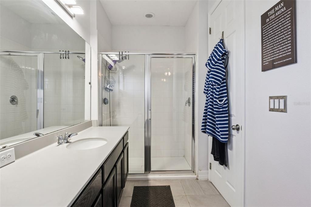 Activo con contrato: $1,099,000 (5 camas, 4 baños, 4661 Pies cuadrados)