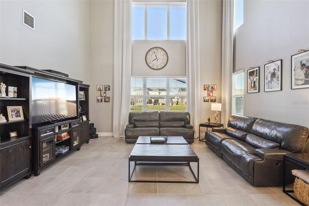 Activo con contrato: $1,099,000 (5 camas, 4 baños, 4661 Pies cuadrados)