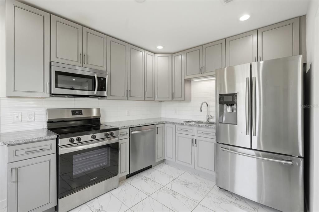 На продажу: $329,900 (2 спален, 1 ванн, 1508 Квадратных фут)