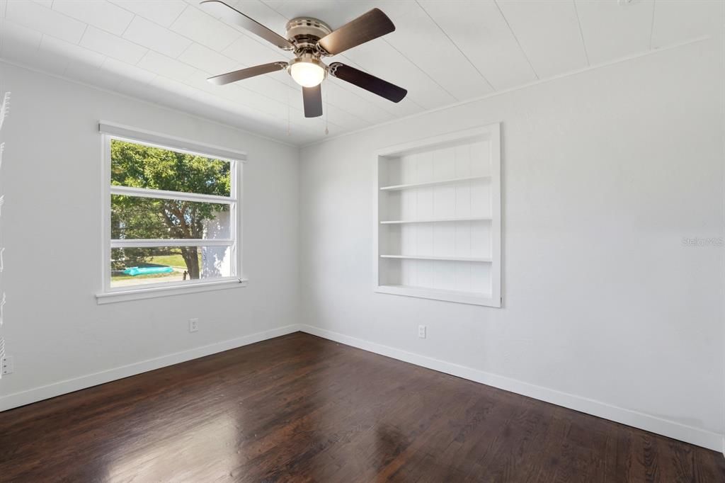 На продажу: $329,900 (2 спален, 1 ванн, 1508 Квадратных фут)