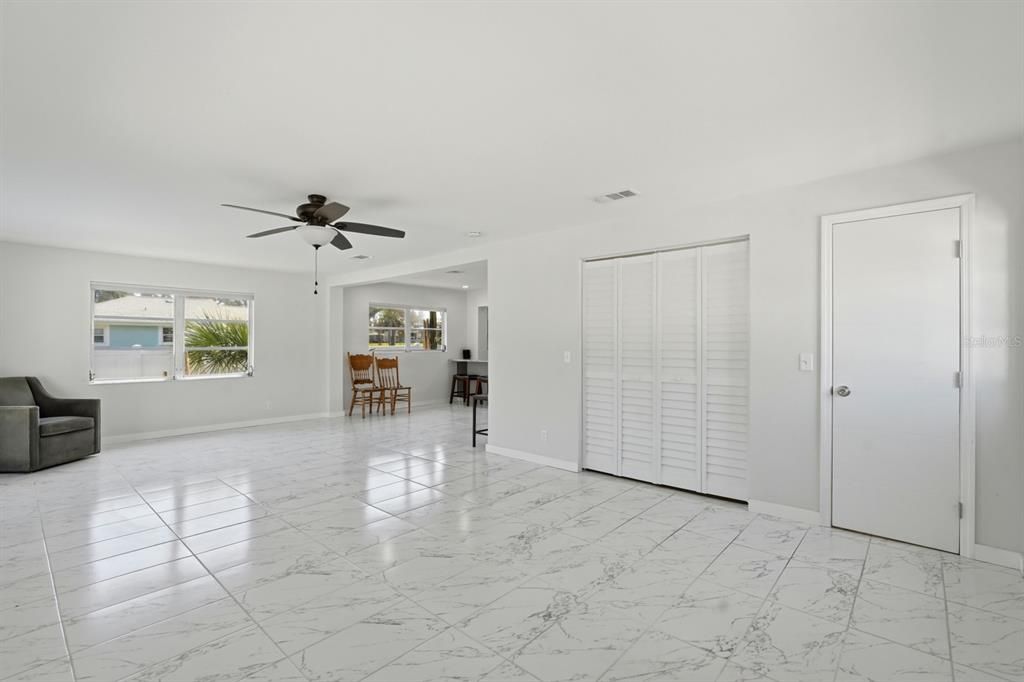 На продажу: $329,900 (2 спален, 1 ванн, 1508 Квадратных фут)