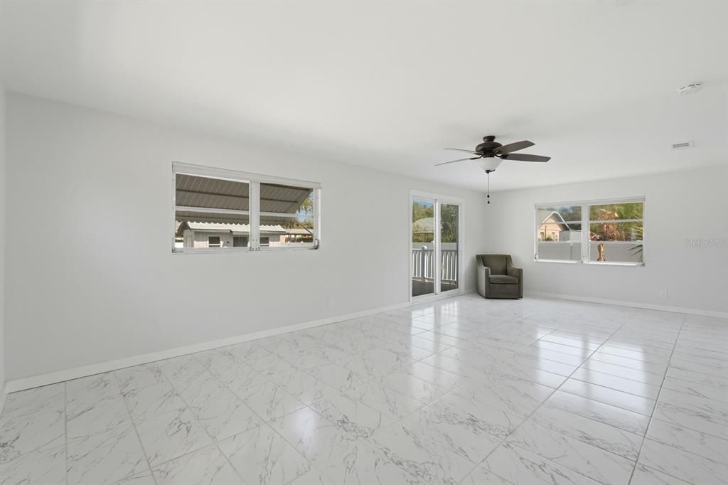 На продажу: $329,900 (2 спален, 1 ванн, 1508 Квадратных фут)