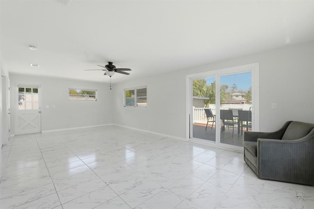 На продажу: $329,900 (2 спален, 1 ванн, 1508 Квадратных фут)