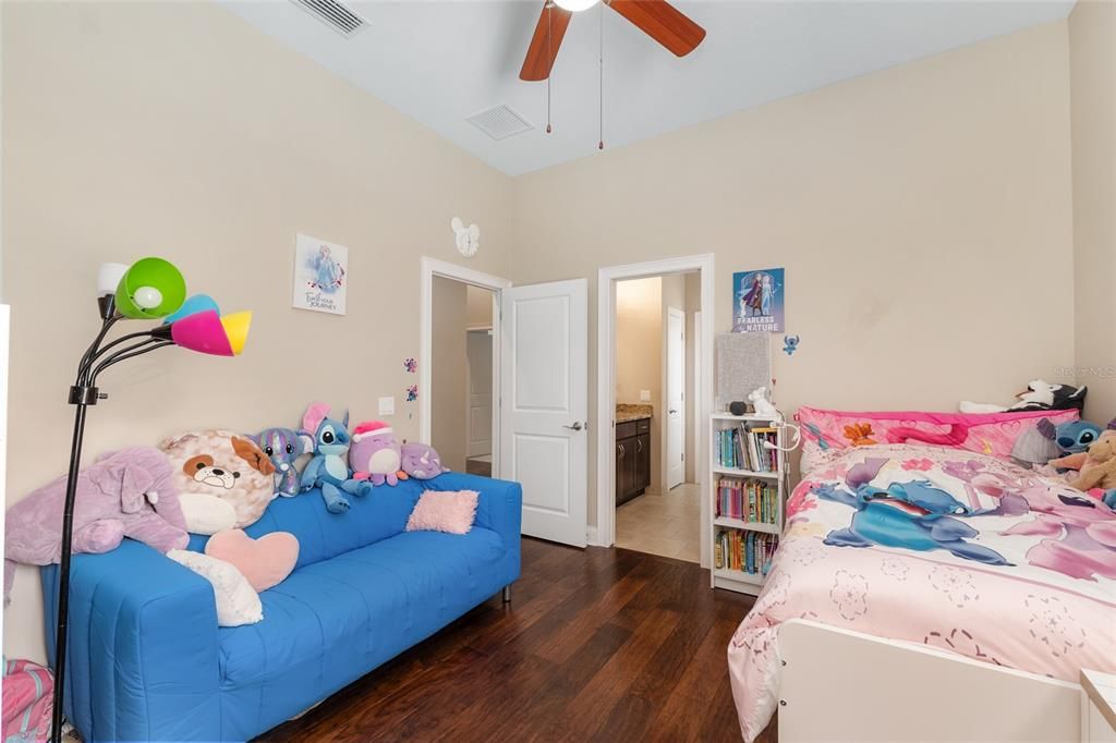 На продажу: $999,900 (4 спален, 4 ванн, 3319 Квадратных фут)