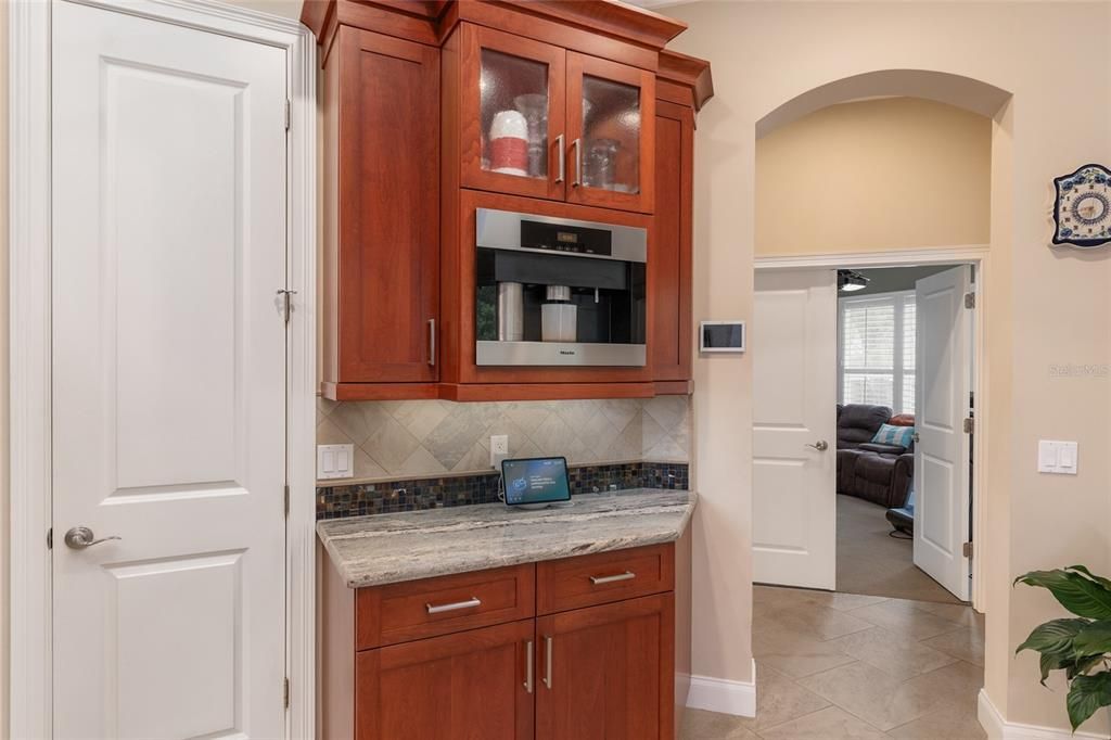 На продажу: $999,900 (4 спален, 4 ванн, 3319 Квадратных фут)