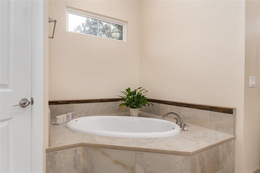 На продажу: $999,900 (4 спален, 4 ванн, 3319 Квадратных фут)