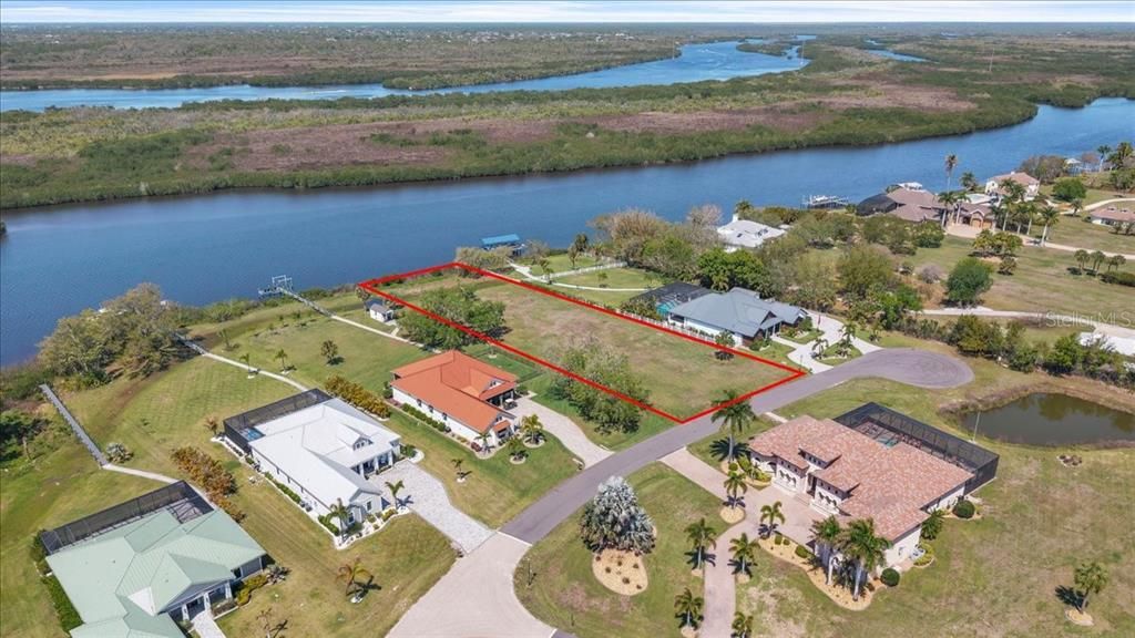 En Venta: $450,000 (1.03 acres)
