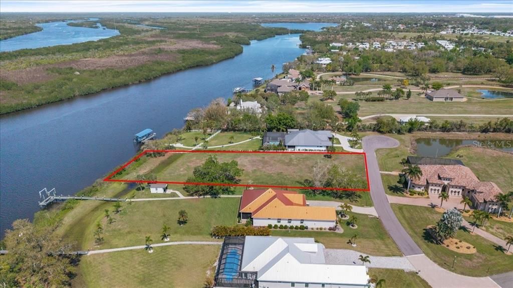 En Venta: $450,000 (1.03 acres)
