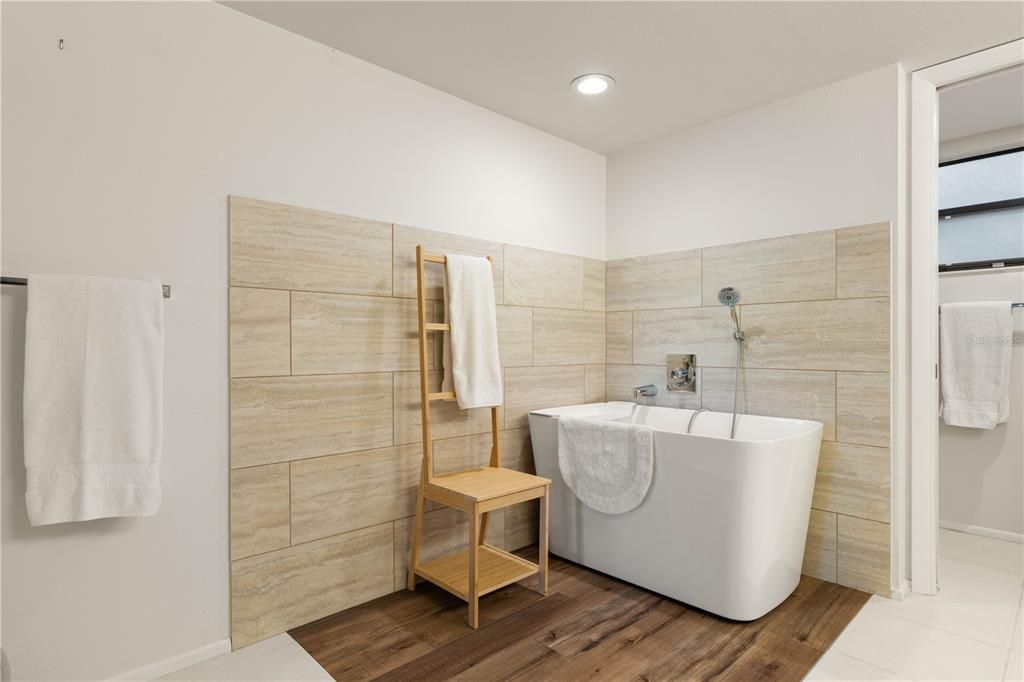 For Sale: $235,000 (2 beds, 2 baths, 1516 Square Feet)