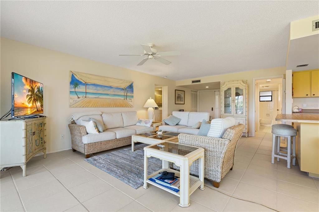 For Sale: $235,000 (2 beds, 2 baths, 1516 Square Feet)