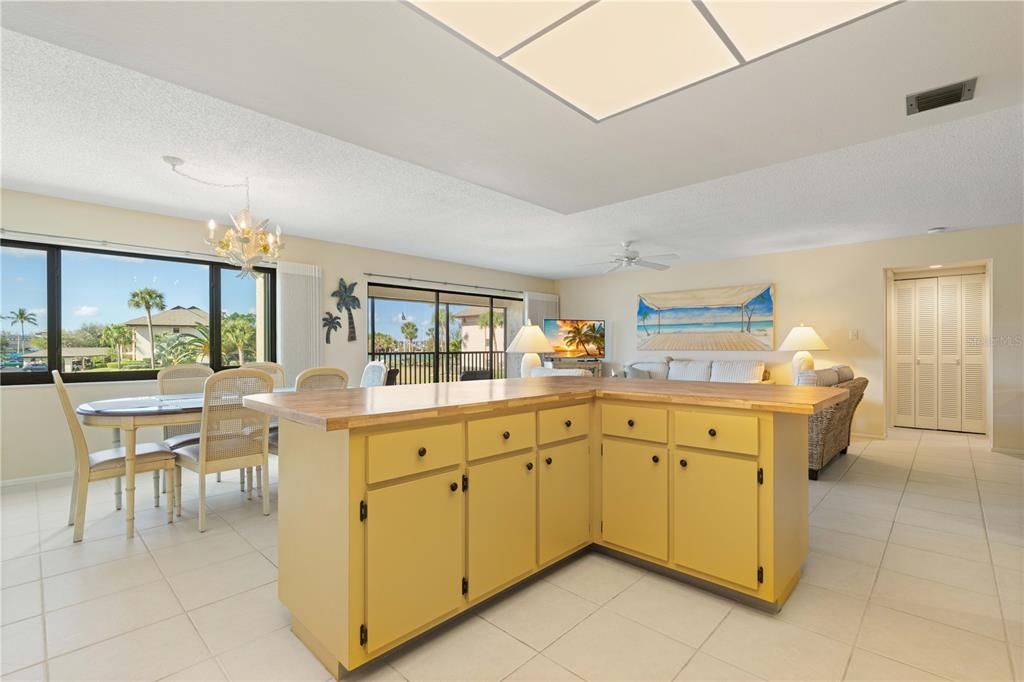 For Sale: $235,000 (2 beds, 2 baths, 1516 Square Feet)