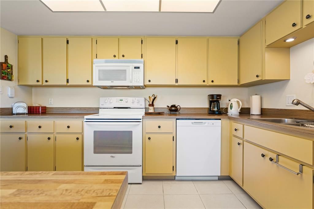 For Sale: $235,000 (2 beds, 2 baths, 1516 Square Feet)